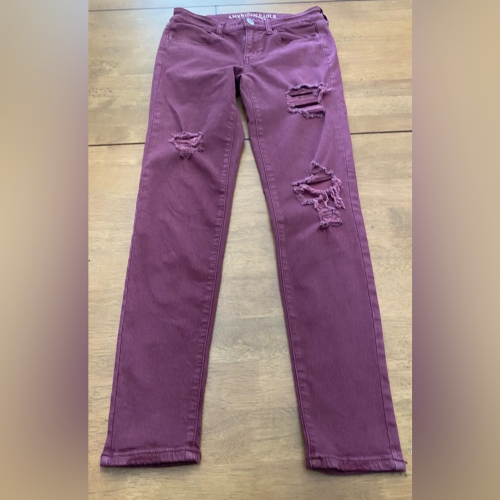 American Eagle Distressed ripped denim skinny jeggings jeans Size 4 R Maroon